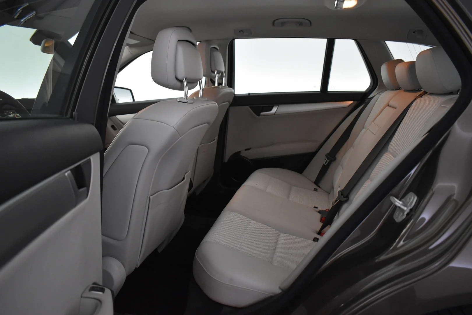 Car Image - 2dhB1mK3ZVHQYd18Y60XqO