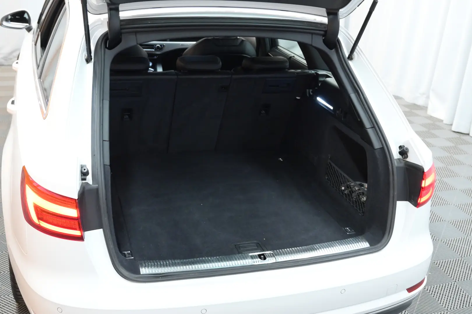 Car Image - 3j81tjdxDTGsrvVX7UQhil