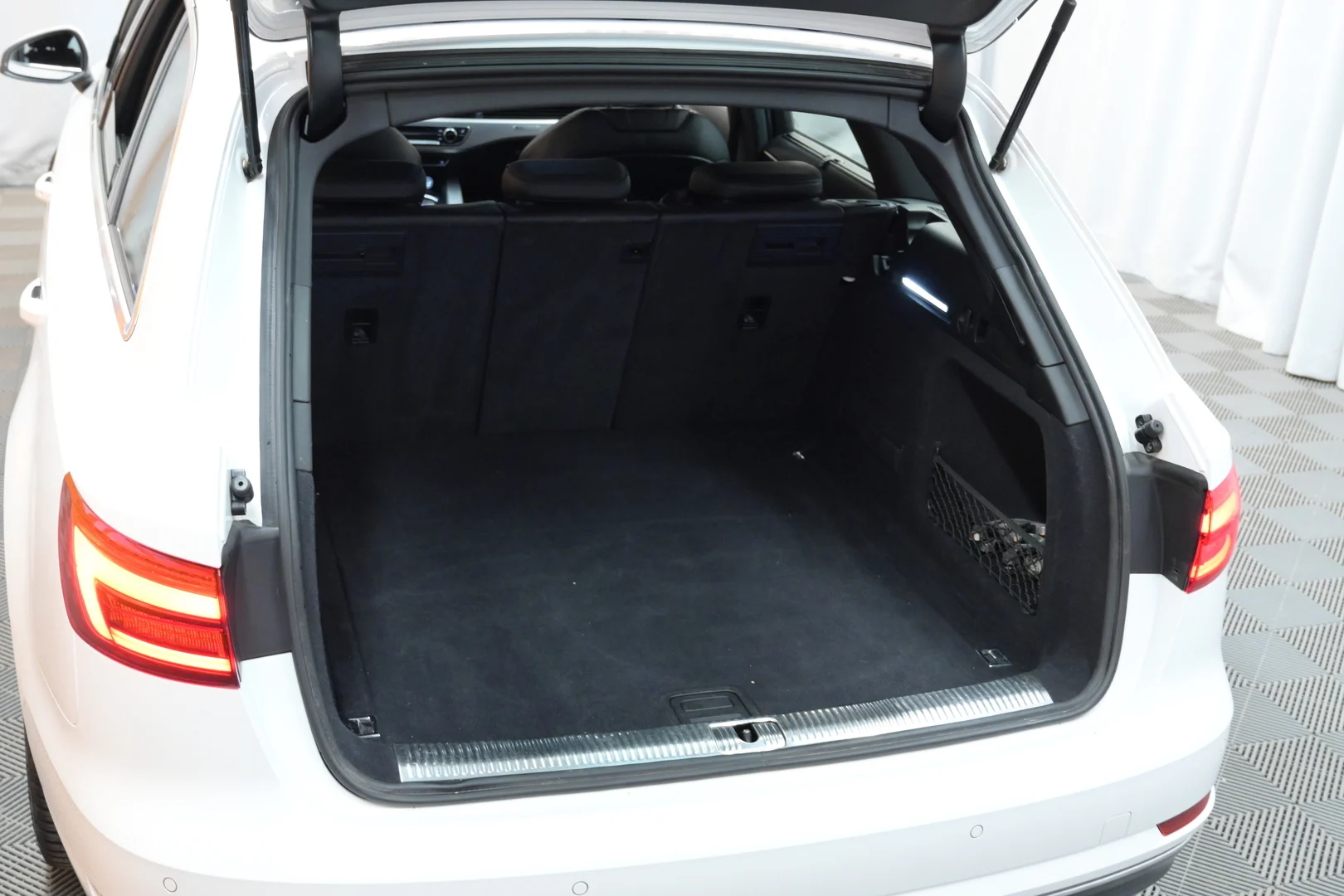 Car Image - 3j81tjdxDTGsrvVX7UQhil