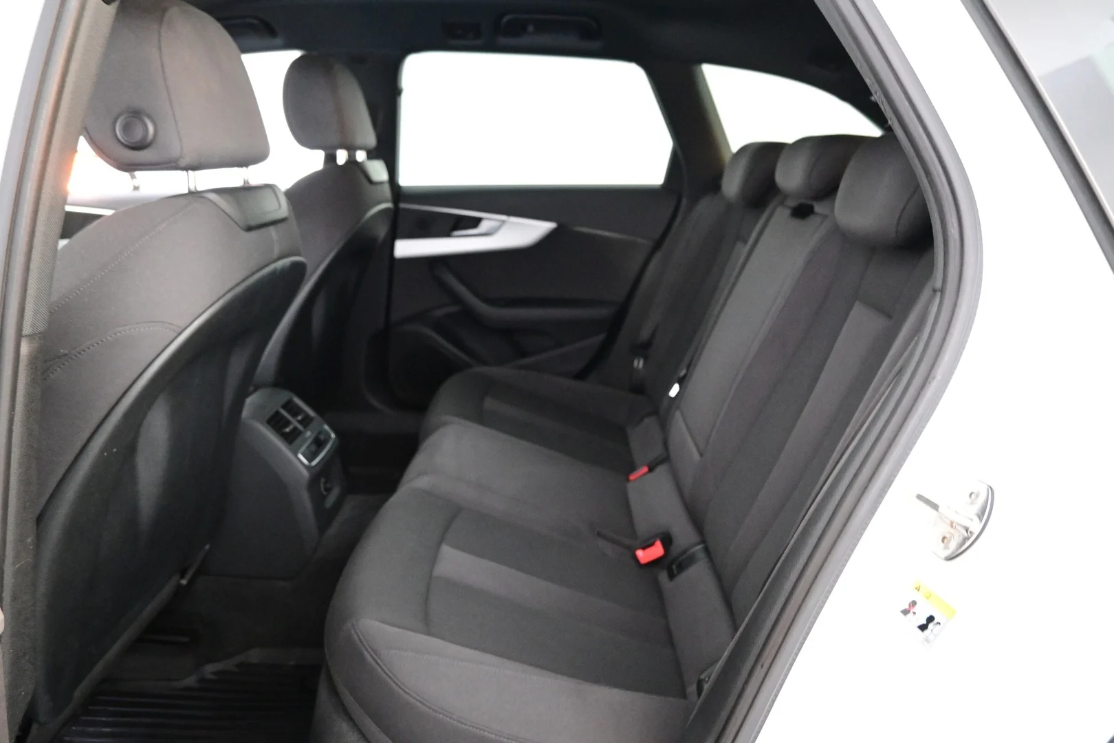 Car Image - 1aYcPEL33i1Z7Ka0vxQs1X