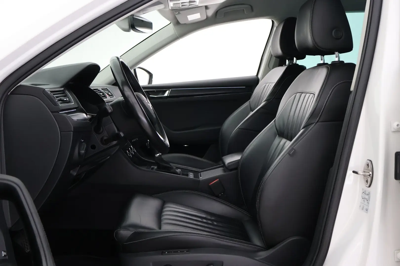 Car Image - 1ppMhnNLcfkB6NYqHdQyeJ
