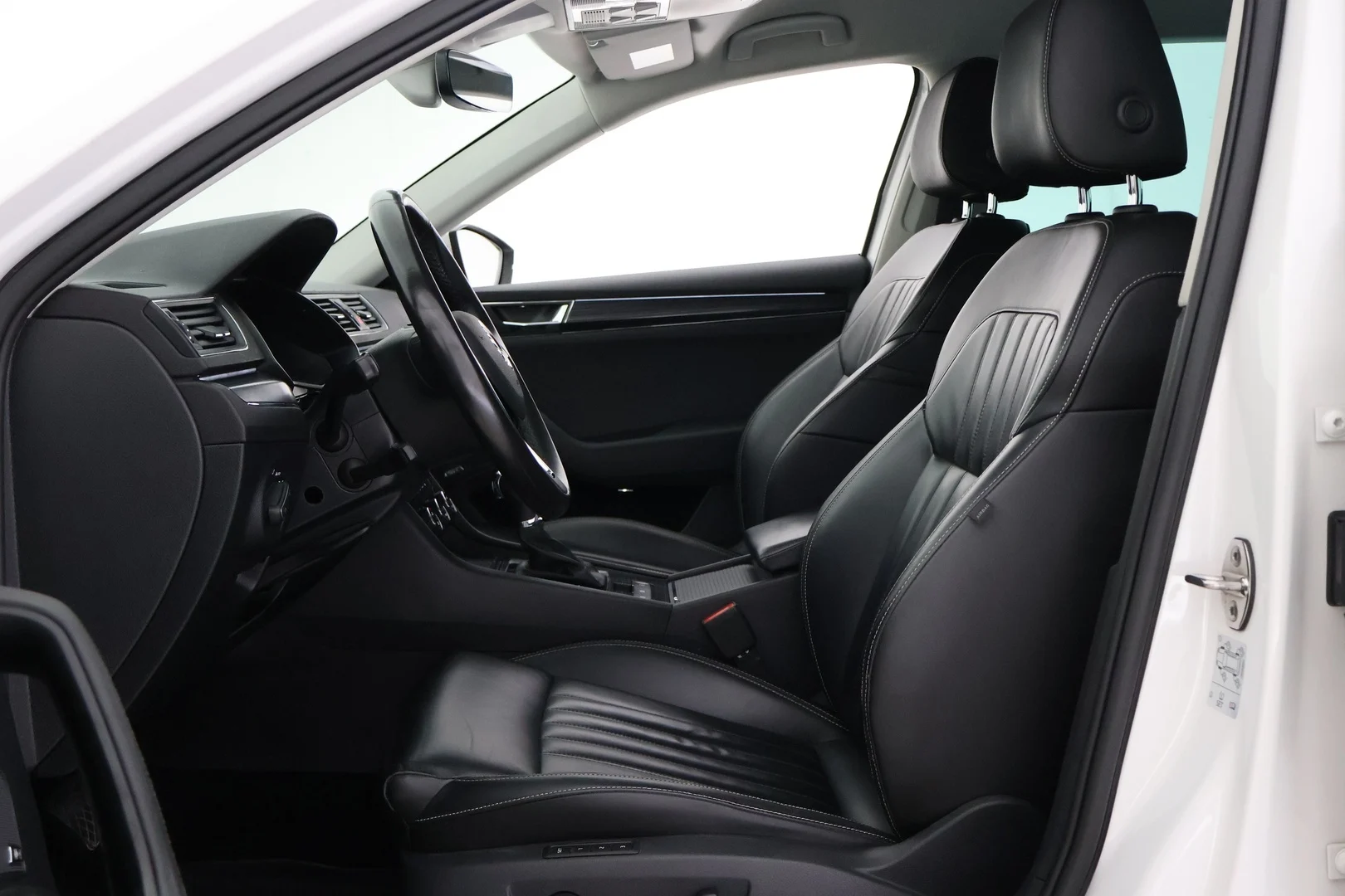Car Image - 1ppMhnNLcfkB6NYqHdQyeJ