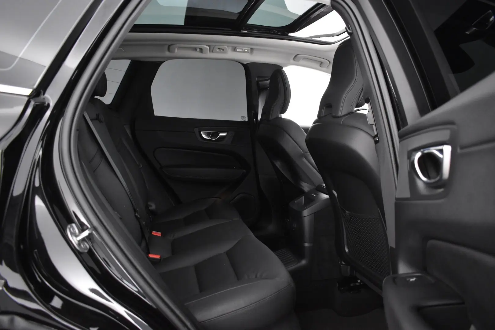 Car Image - UkDHRV7B0gWjFV2qsPc2e