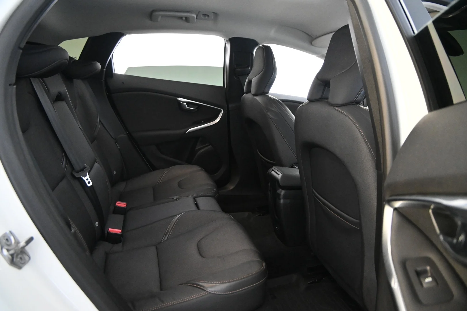 Car Image - ILI1TAR0tSTJse90urzea