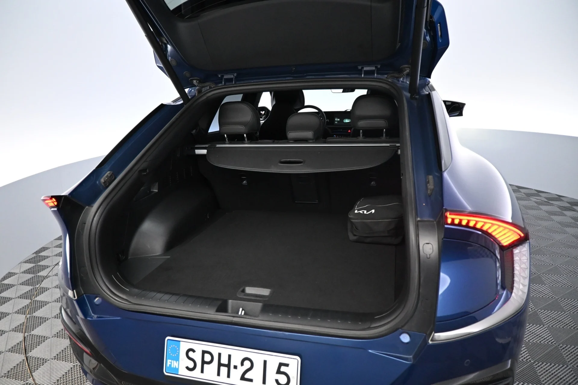 Car Image - L9WmIrGBkvhgJWgsVeCSN