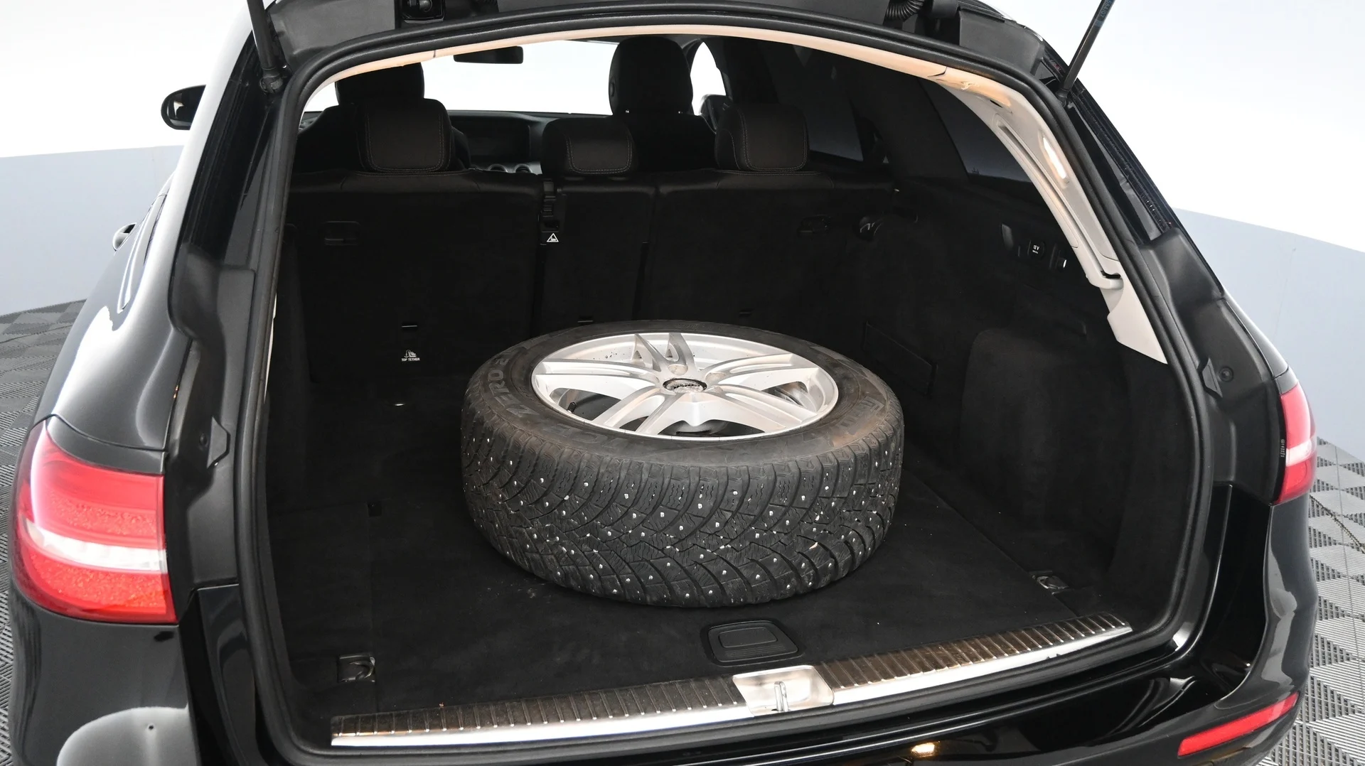 Car Image - 6GfLCQfWYUHYpFlAN0ofIR