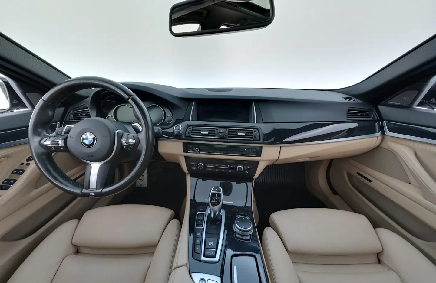 Car Image - 4ADxpjE6s96v1gNDWMPL08