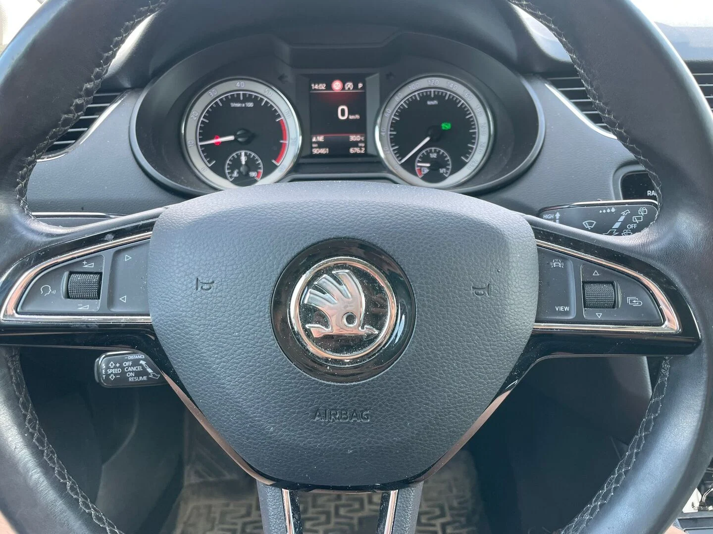 Car Image - 1dbJ4K1q3I7VR2e4FmwLRi