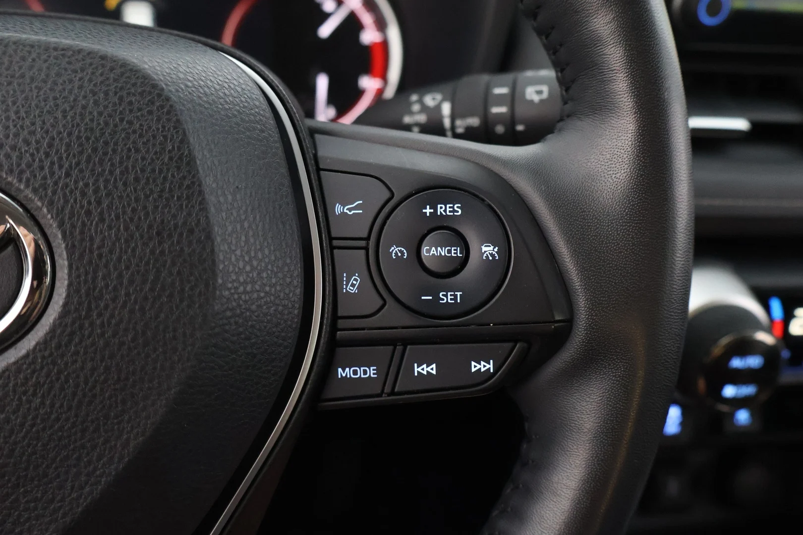 Car Image - 417NgFt0vWb8ajR0AG5YFX