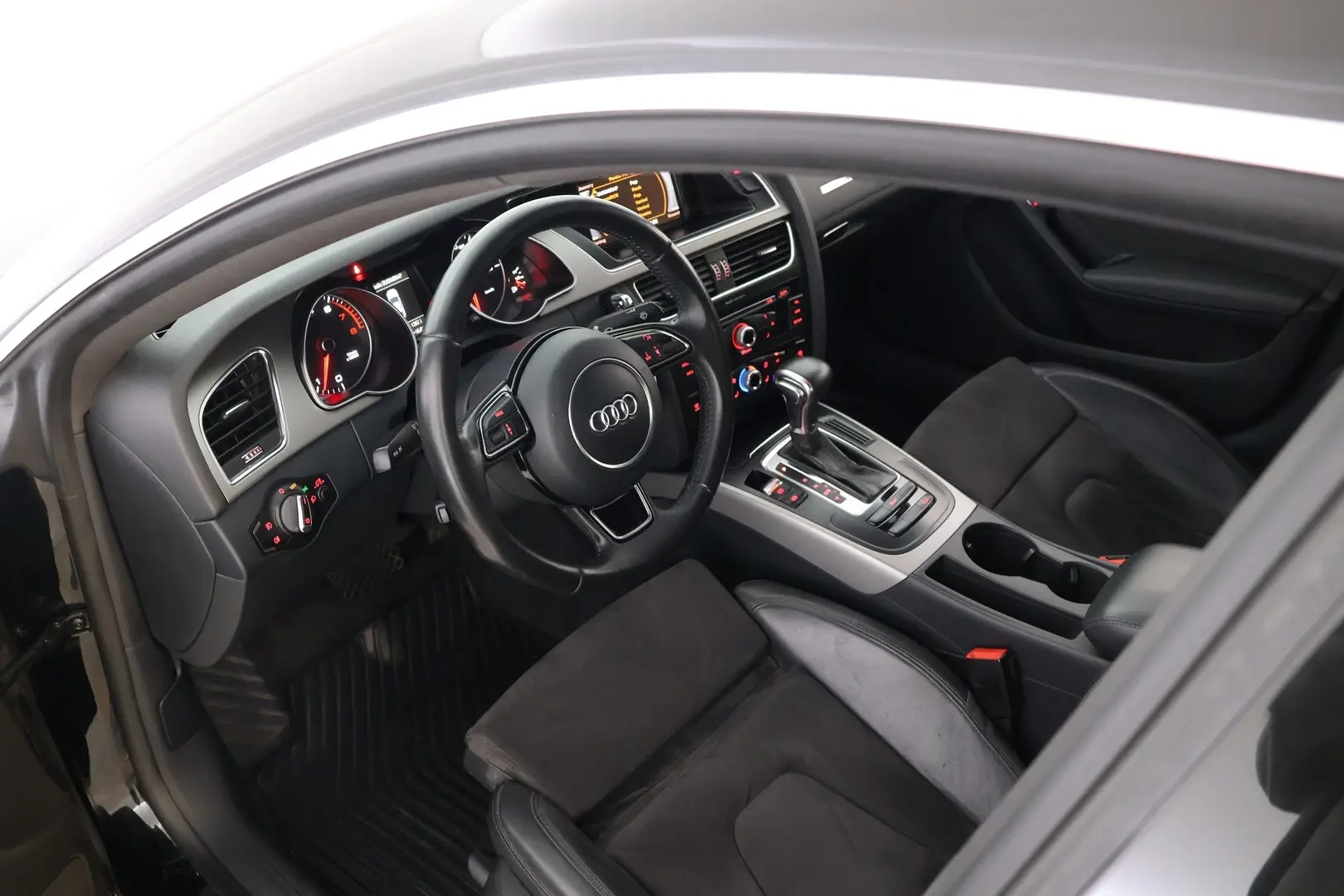 Car Image - 3BTw8fjPfiEKWlpDmaMcJW