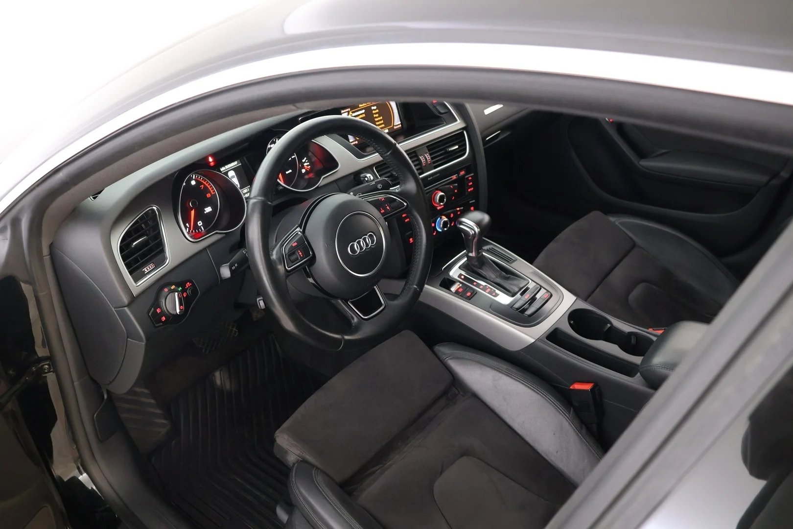 Car Image - 3BTw8fjPfiEKWlpDmaMcJW