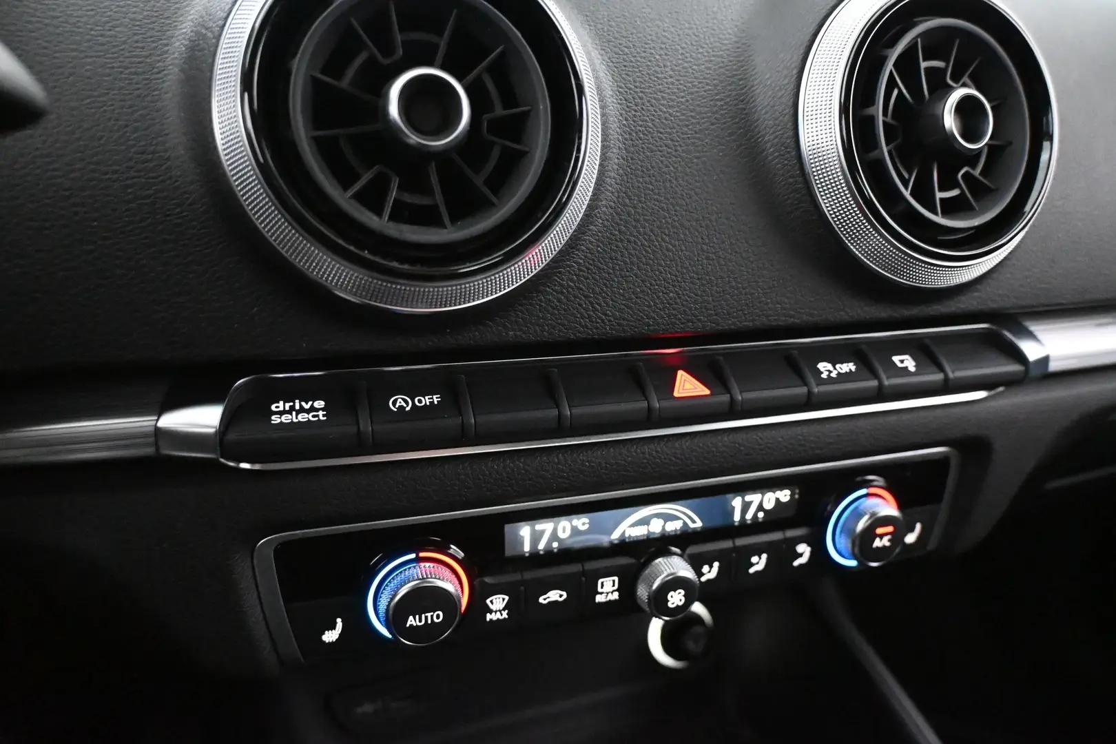 Car Image - 5Qy7dAXEE9prWql778Oore