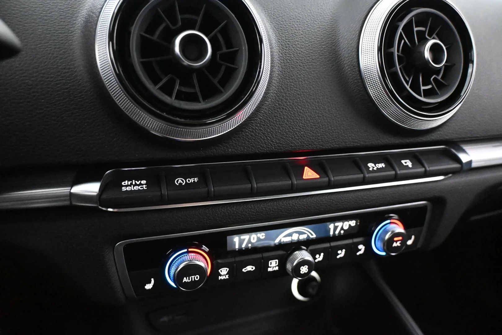 Car Image - 5Qy7dAXEE9prWql778Oore
