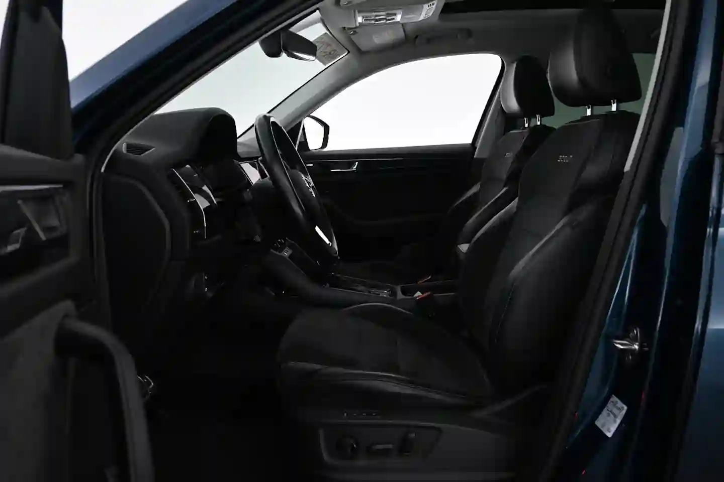 Car Image - 1Y4iDyslS0i4sURLlJblEF