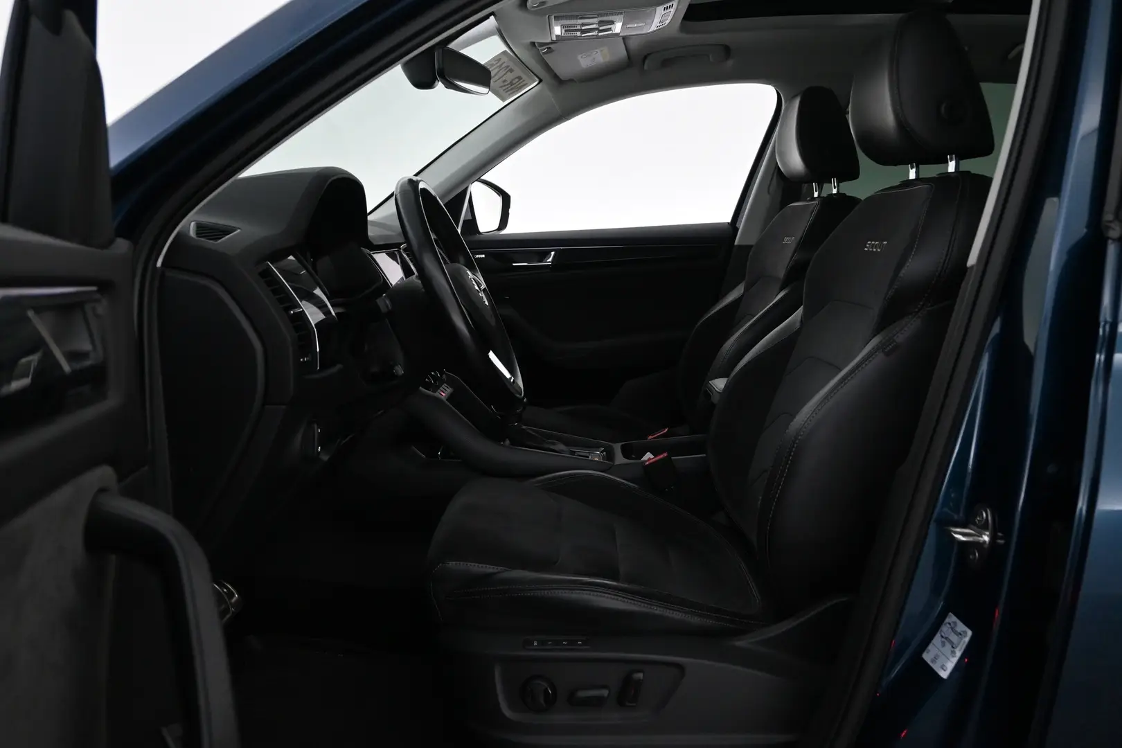 Car Image - 1Y4iDyslS0i4sURLlJblEF