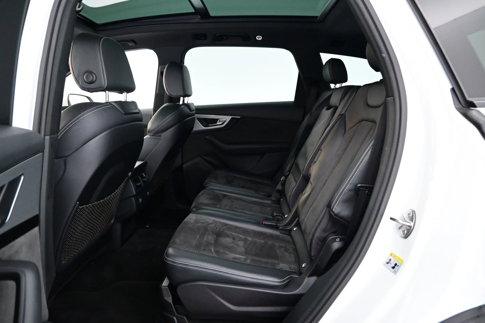 Car Image - 3EciEC2IYI6oMeBxeyt9dI