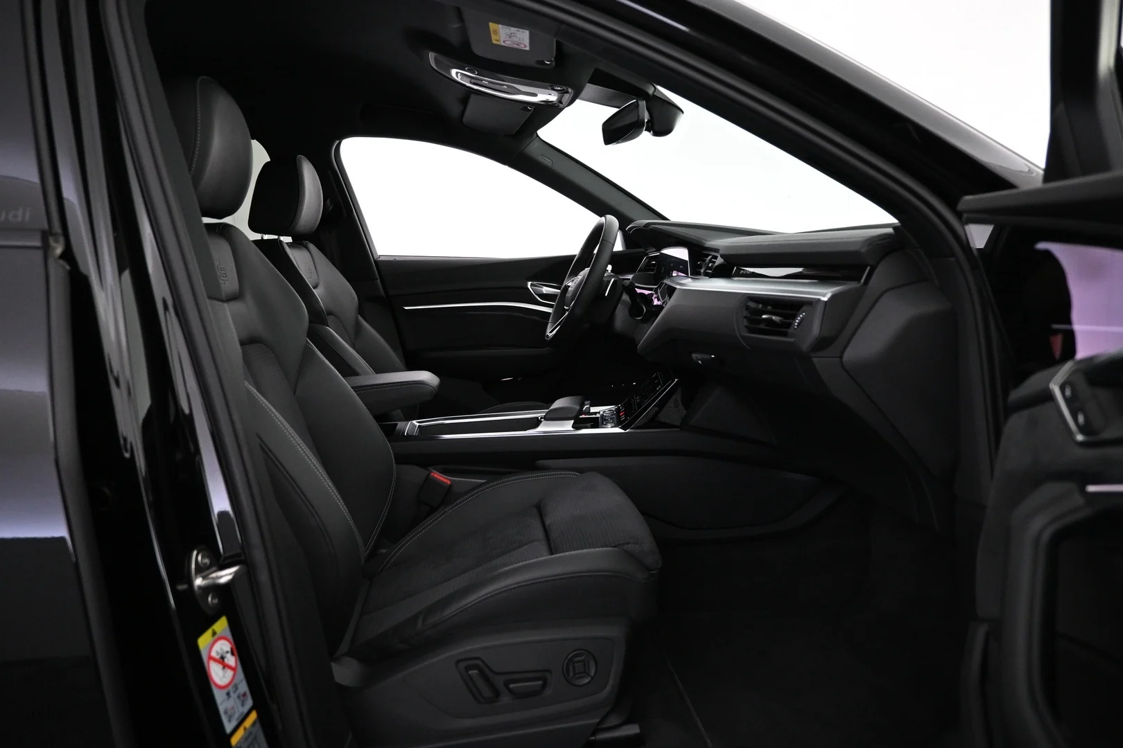 Car Image - 7zINlzaeR1cXWz9Np6ggat