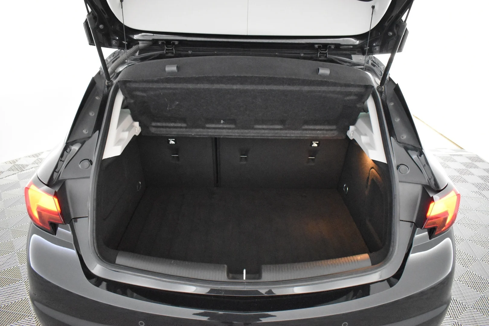 Car Image - 6Es8UeYl5gqnacETouBRHl