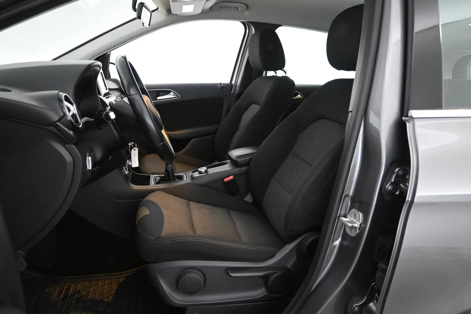 Car Image - 7l1BnZYVNCpkc8tv64ZwFG