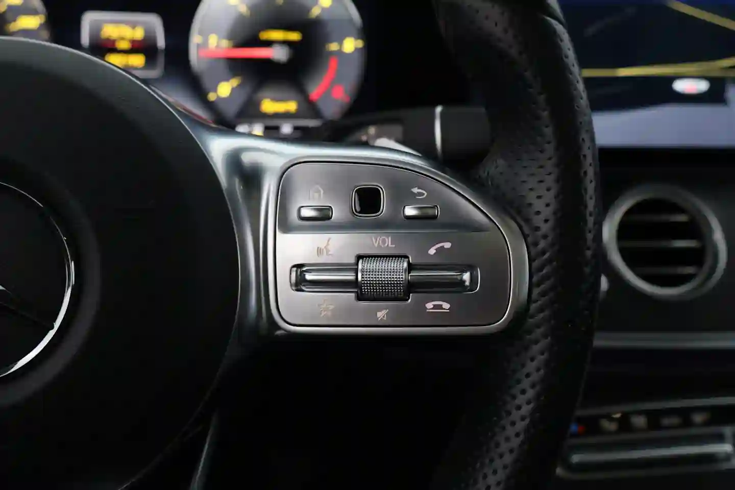 Car Image - 3sQHL6td96JlaN1hqsW4fZ