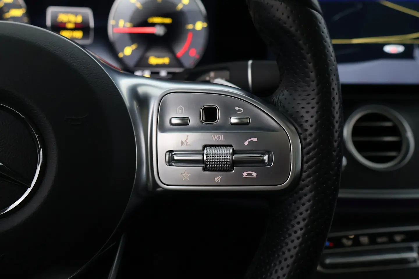 Car Image - 3sQHL6td96JlaN1hqsW4fZ
