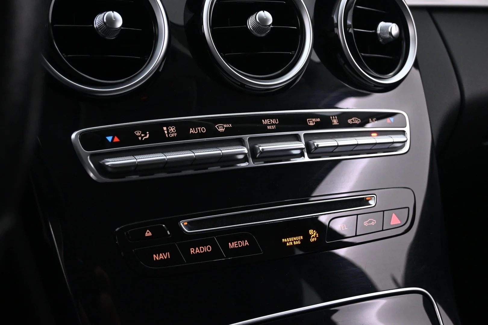 Car Image - 3YDHc3kHwiG6V901HksTxu