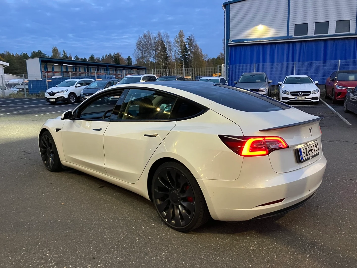 Car Image - 5lQyqKJog49WpmxFa0q96P