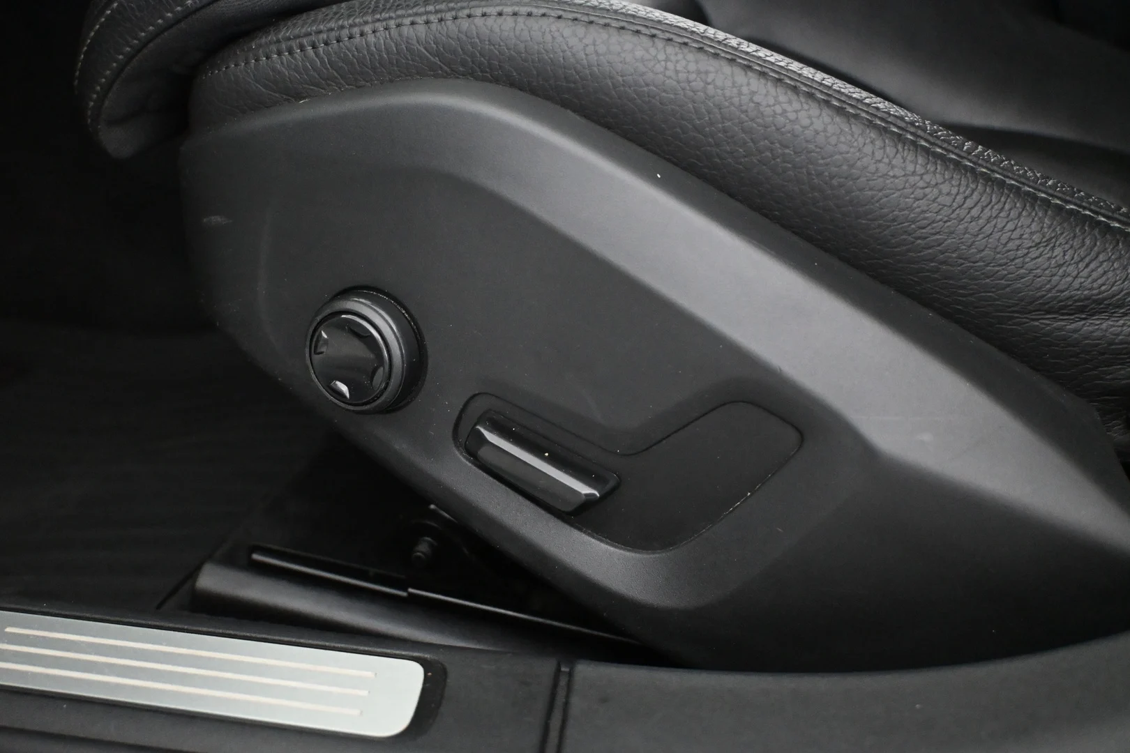 Car Image - 4lqpnqEyINC54VNyyfP62t