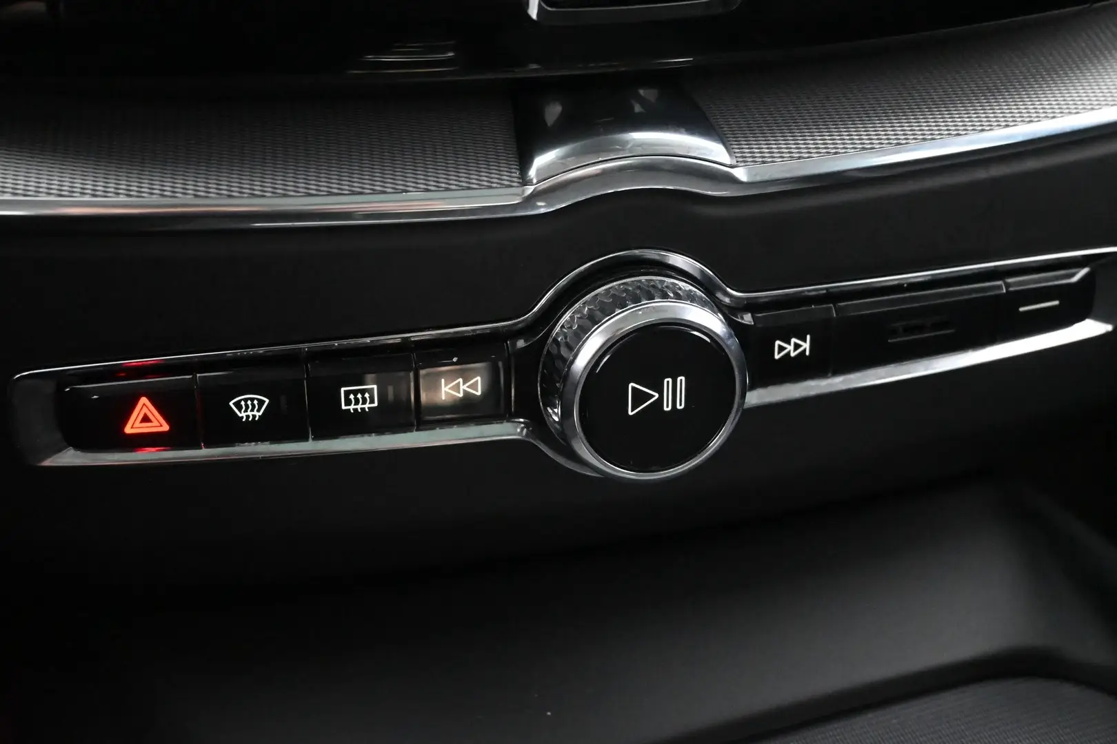 Car Image - 3zHdd65oEoUEbml5llbsC3