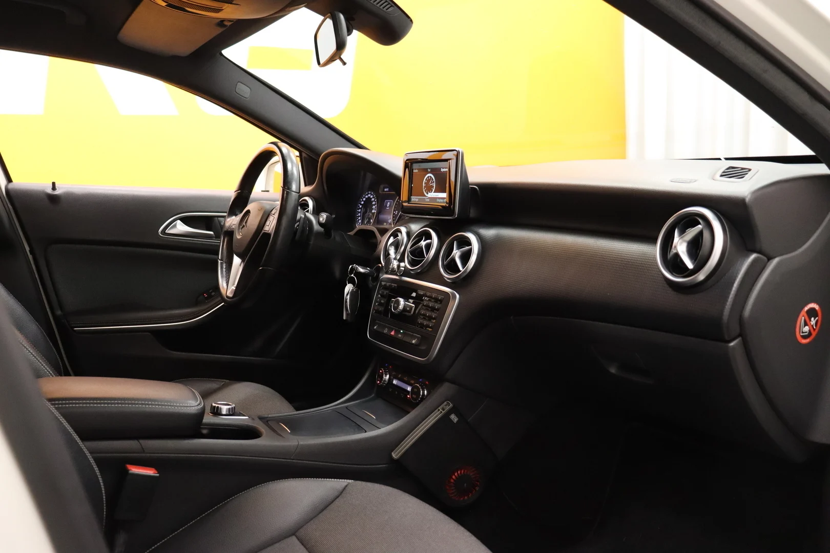 Car Image - VNIzUmqDWRYUa87kd6M8S