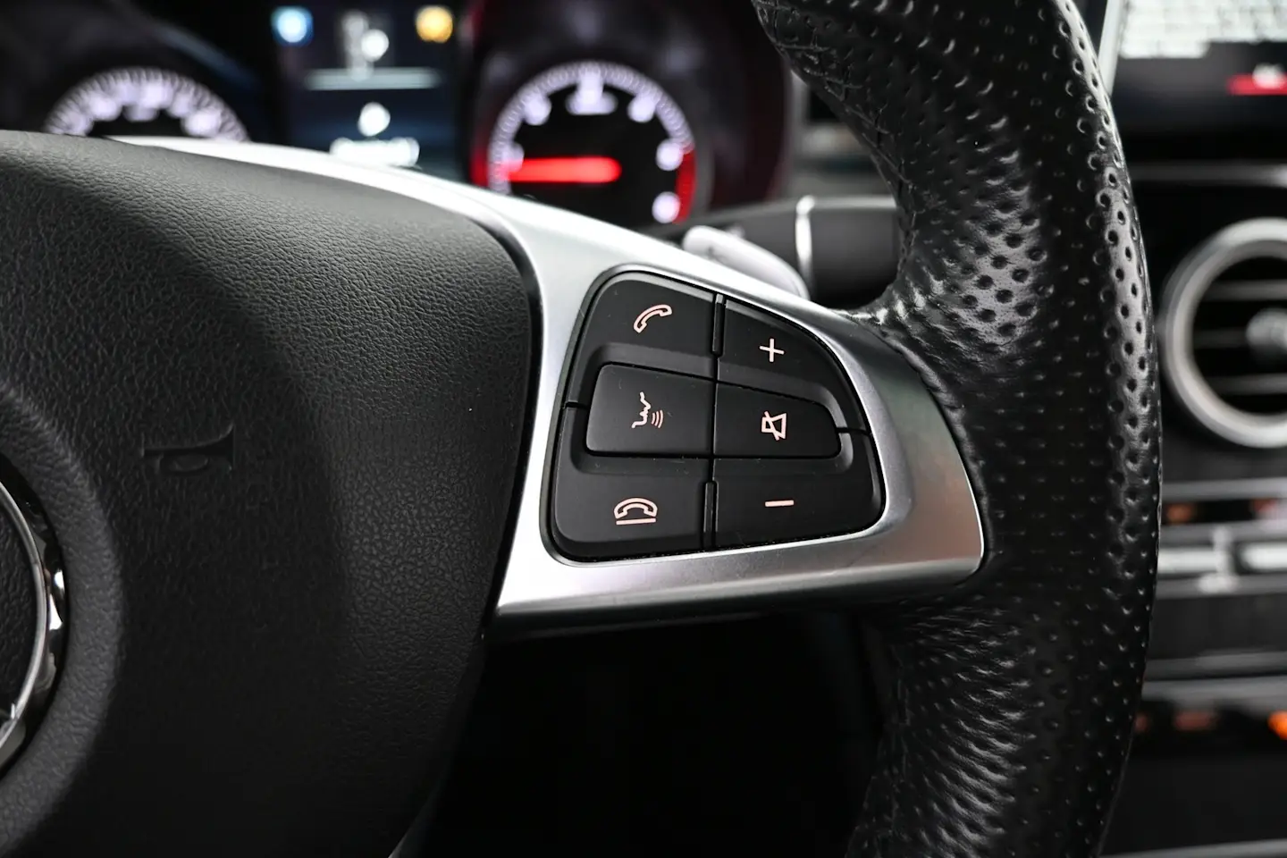 Car Image - 3FUEmJx42efdkaoLcJf4E6