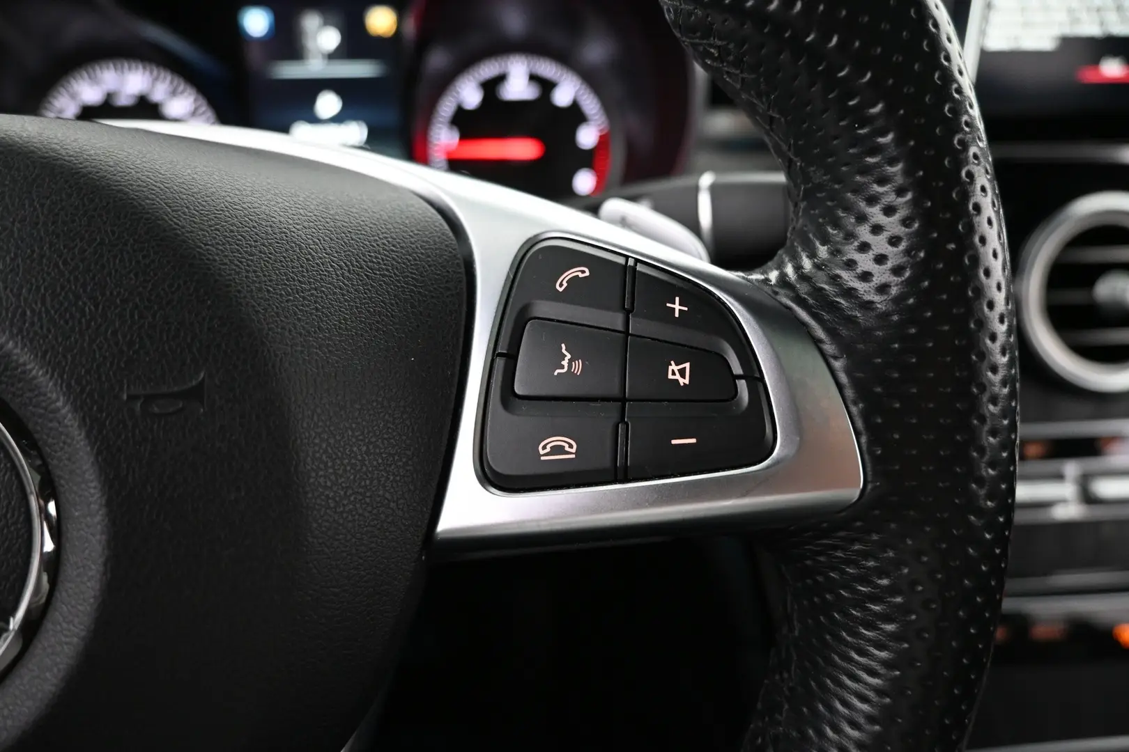 Car Image - 3FUEmJx42efdkaoLcJf4E6
