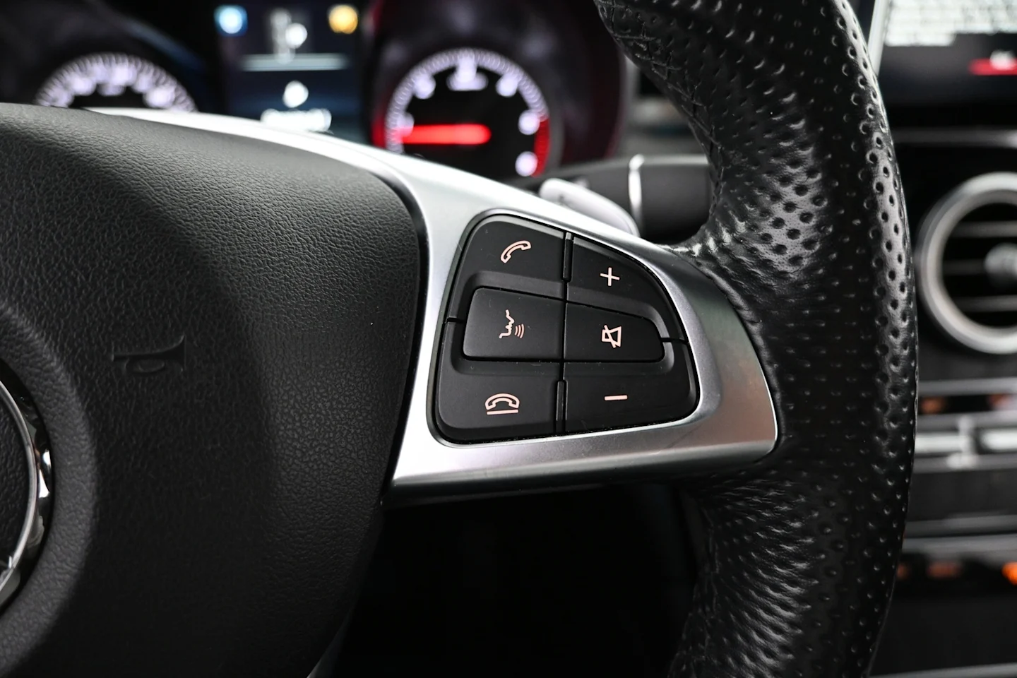 Car Image - 3FUEmJx42efdkaoLcJf4E6