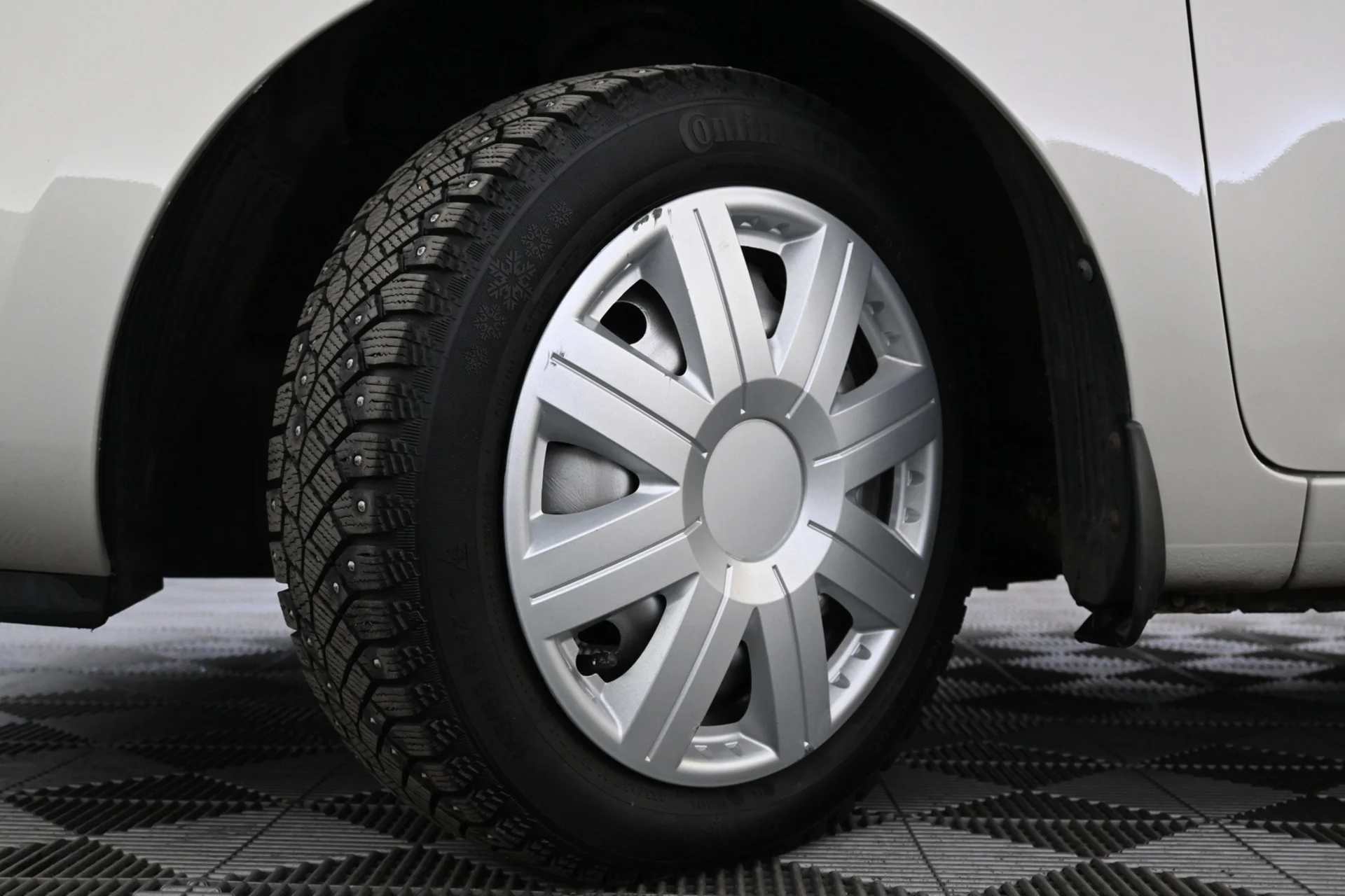 Car Image - 3SBWGIomatyZlpPiFDhFnL