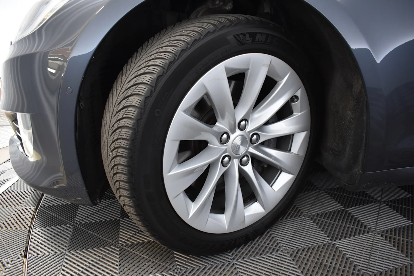 Car Image - 3YQEq5qONcXinWyDLMH2DL