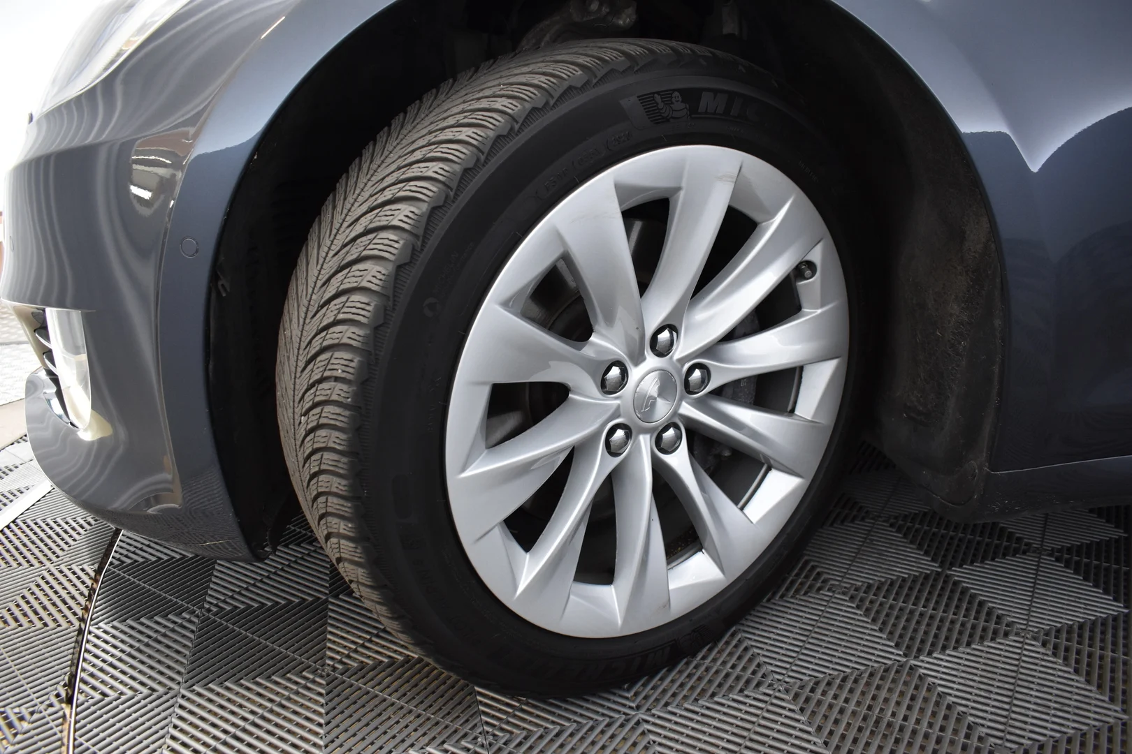 Car Image - 3YQEq5qONcXinWyDLMH2DL