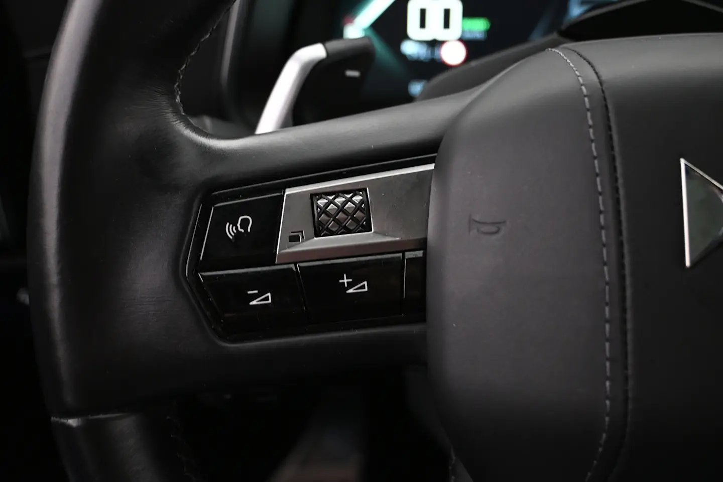 Car Image - 6RLyp1hh0cBLjpz1Xv8WRy