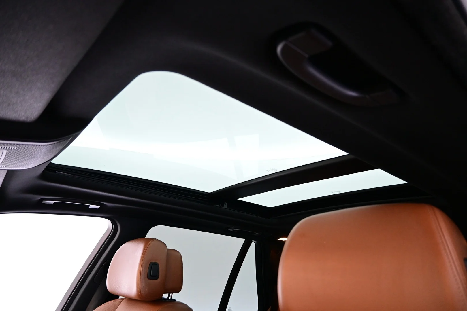 Car Image - 4SuMcyruJ4dh7d4pxATRES