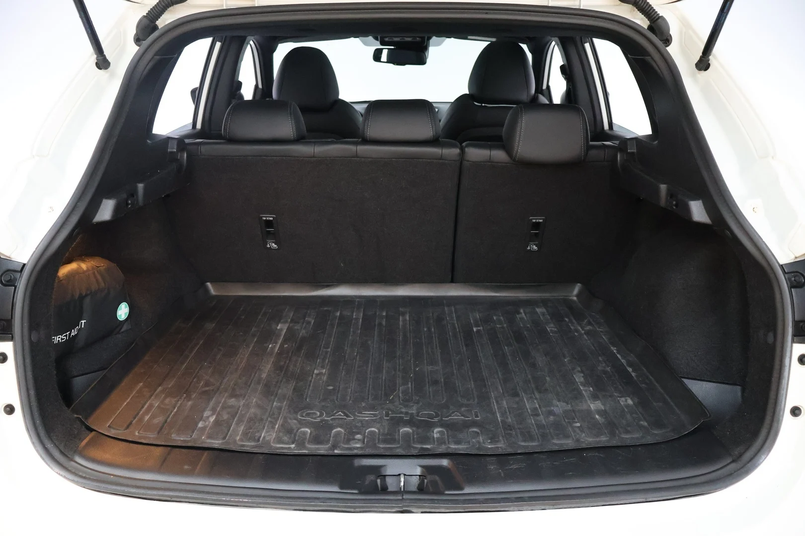 Car Image - 2wQL1FHmPcX8ez5Tr2hsvX