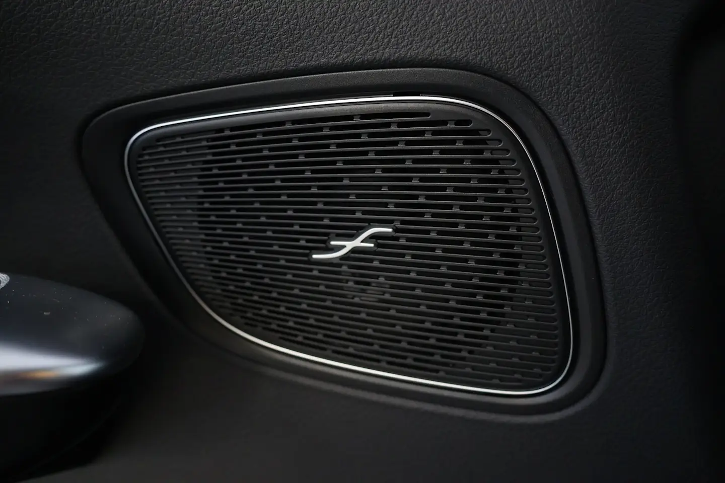 Car Image - XB5803OB68LWAvmxc8g6A
