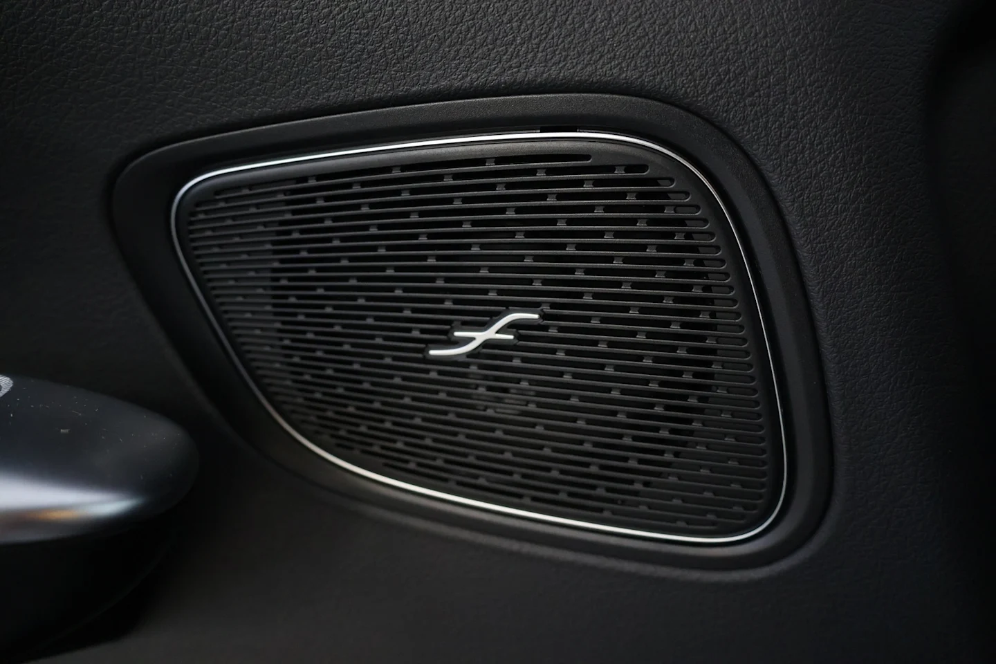 Car Image - XB5803OB68LWAvmxc8g6A