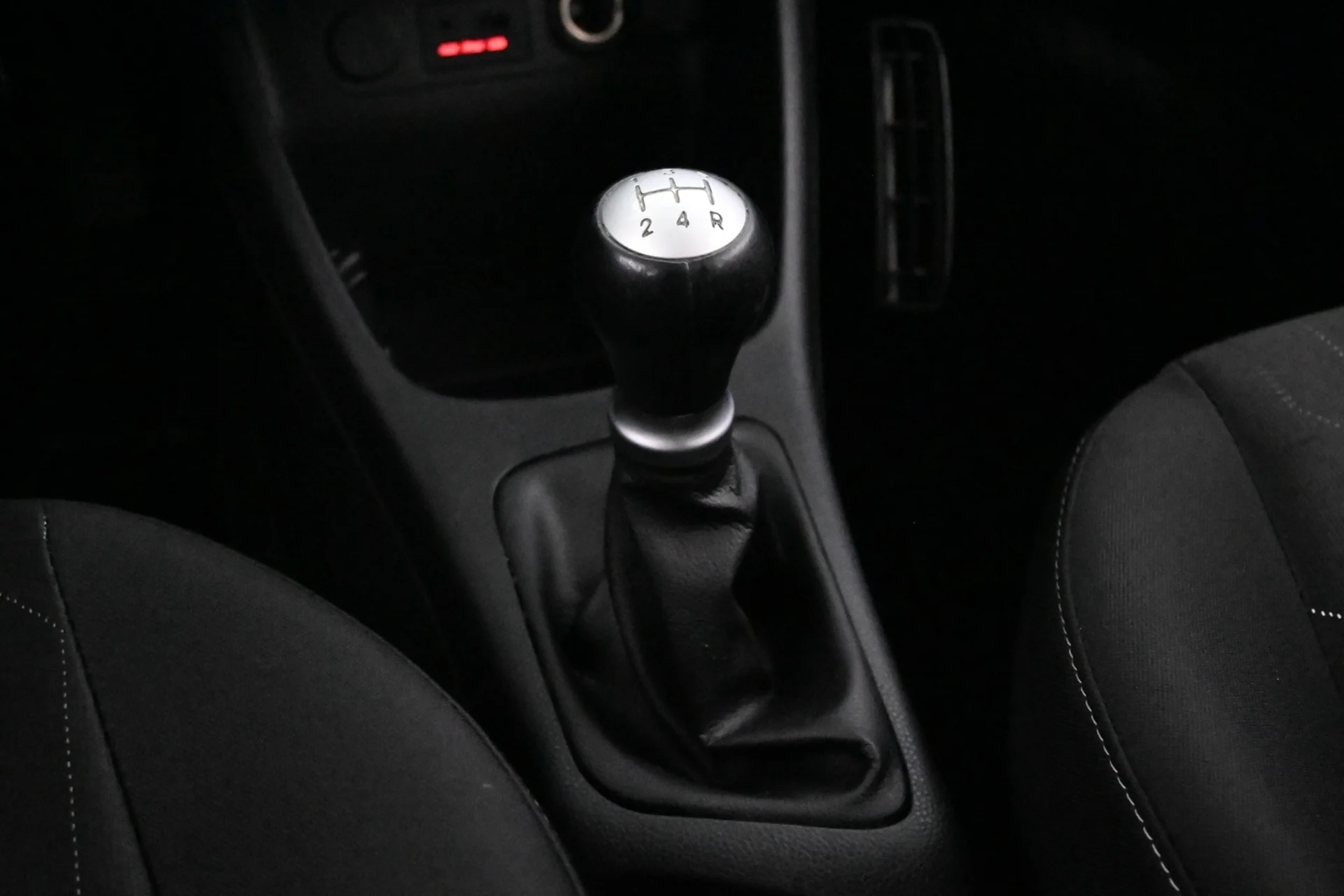 Car Image - 3SBWGIomatyZlpPiFDhFnL