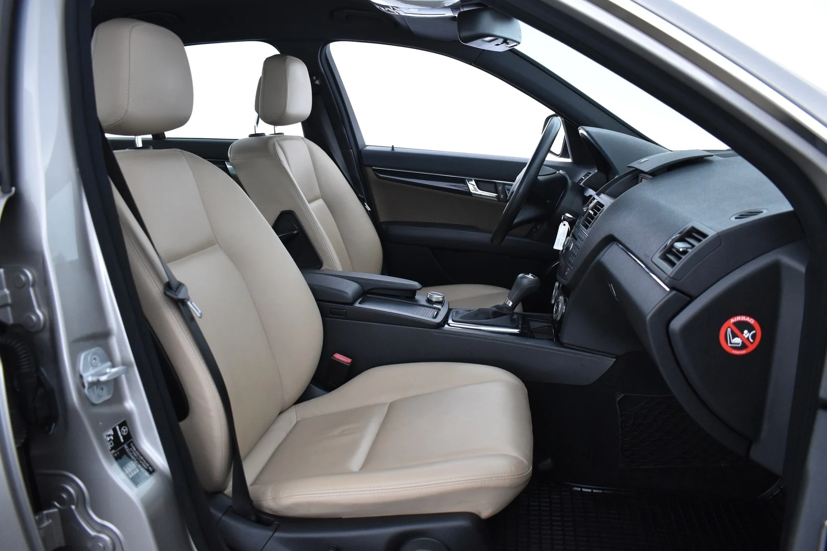 Car Image - 1lYvj1YY9j7C90mD6Y3QfK