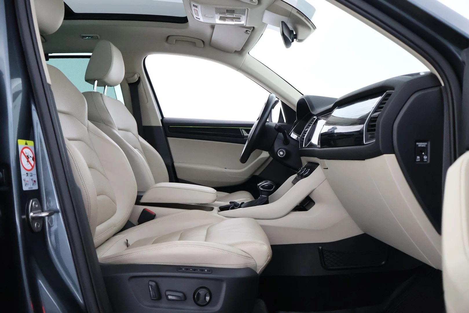 Car Image - 38jwPG4WIT9iSGSs9ddyEW