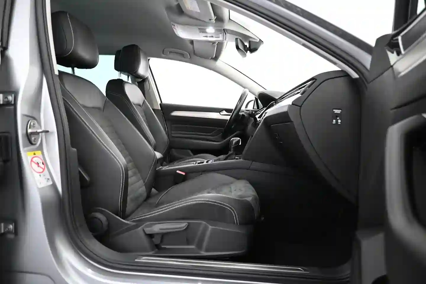Car Image - 4WxI4rjex6lI6QBCWIs0GX