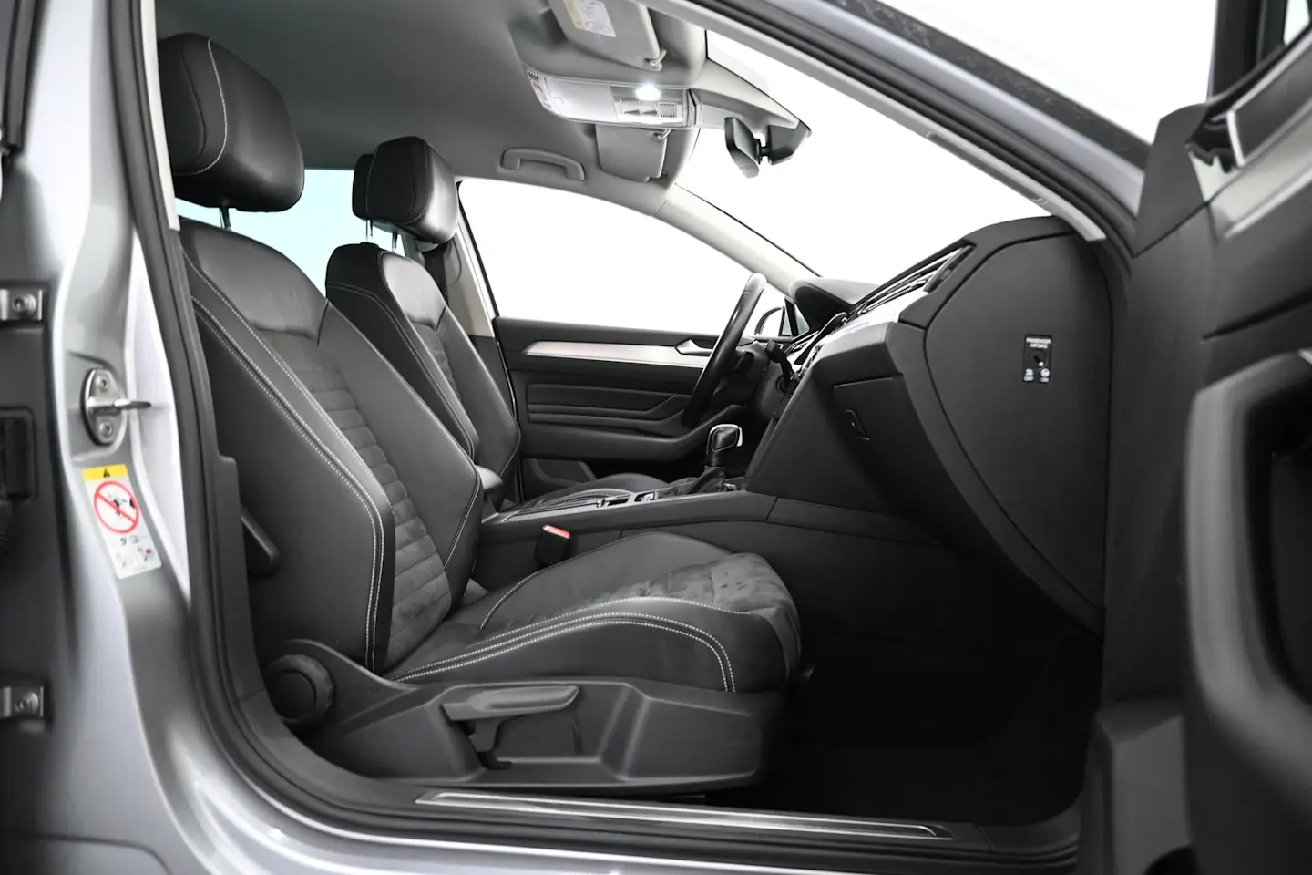 Car Image - 4WxI4rjex6lI6QBCWIs0GX
