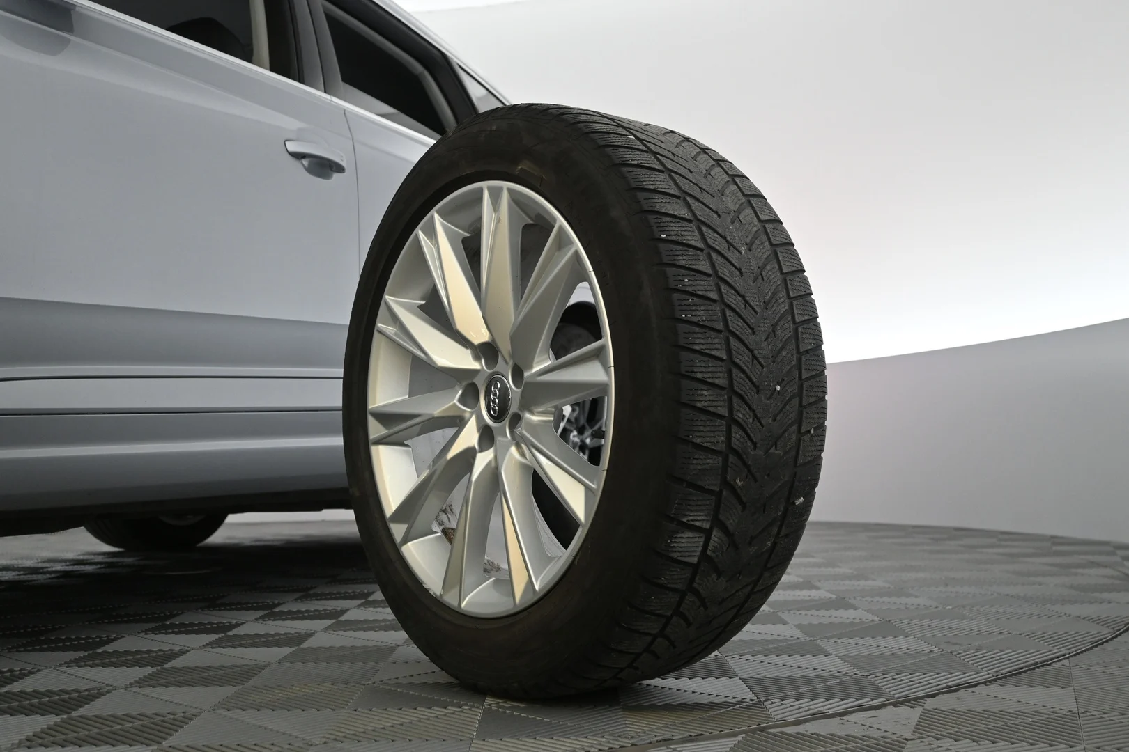 Car Image - 65Um2n2yoVvUtpGWHJYpfe