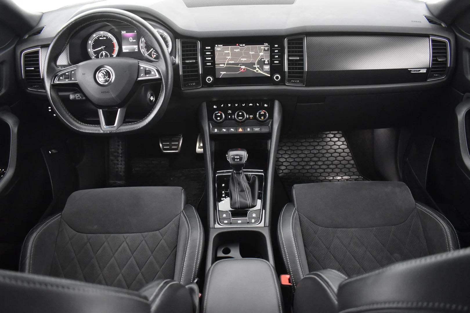 Car Image - 5uXrOZYVpd13KqYpa4RKUO