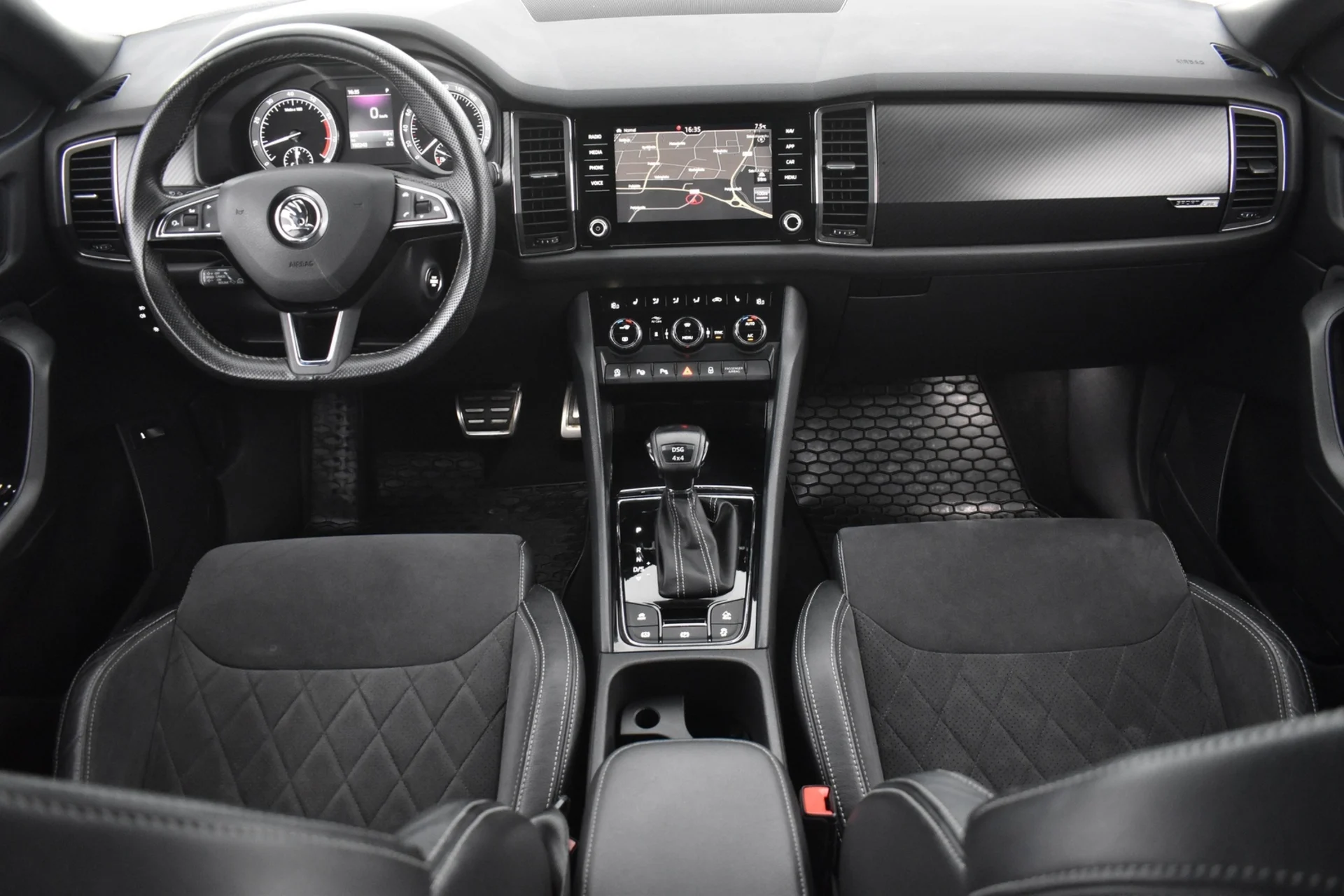 Car Image - 5uXrOZYVpd13KqYpa4RKUO