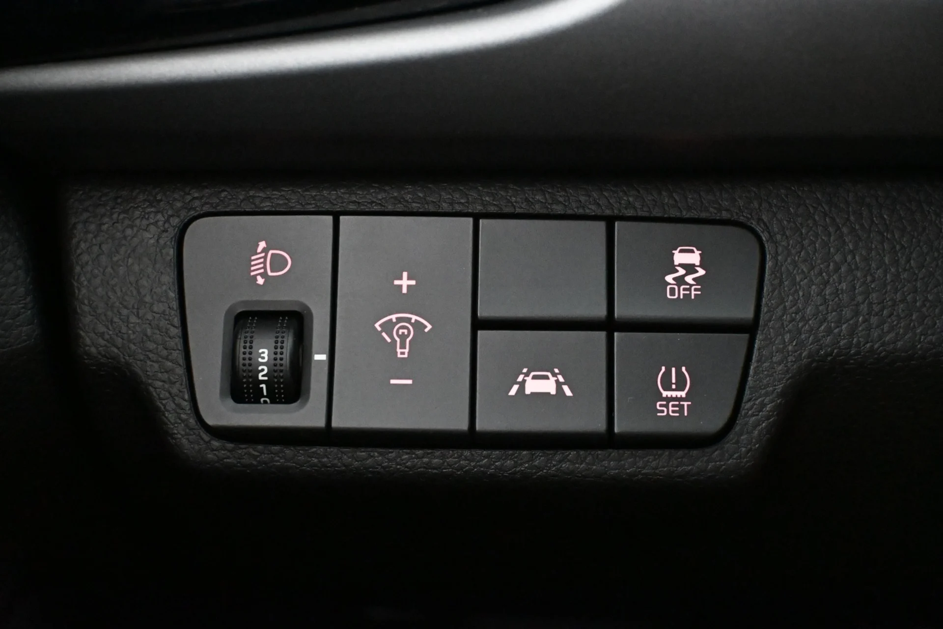 Car Image - 1bu1AvvQYn1nCqyM9FqKtN